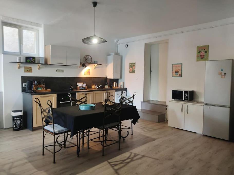 Apartment Rive De Saone 75m2.p'tit Dej.agreable & Spacieux. *